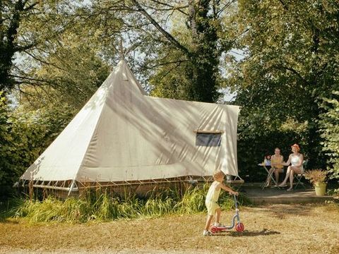 HÉBERGEMENT INSOLITE 4 personnes - Tipi (sans sanitaires)