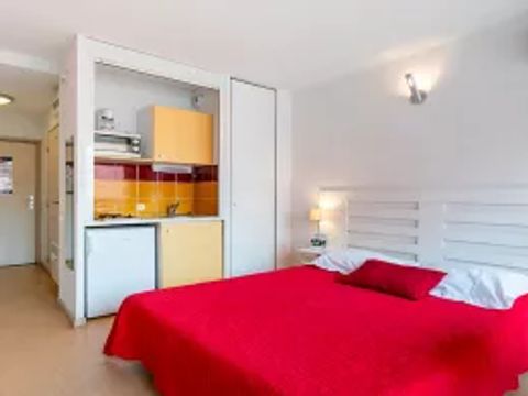 CHAMBRE 2 personnes - double (2 personnes) CHAMBRE 2 personnes - double (2 personnes)