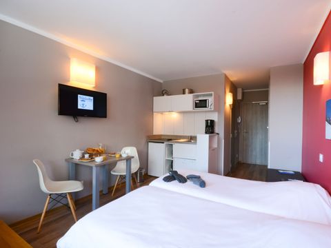 STUDIO 3 personnes - avec balcon ST3 (Séjour + Petit-déjeuner)