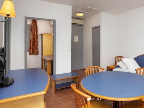 STUDIO 2 personnes - 2 Pièces 2 Personnes (Séjour + Petit-déjeuner)
