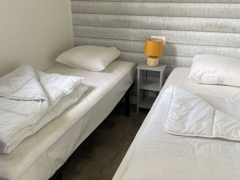 Mobilhome 4 personnes - ECOLODGE AU CALME - DF19 - 2 chambres - 2 salles de bain - WIFI - CLIM - PISCINE A L ANNEE