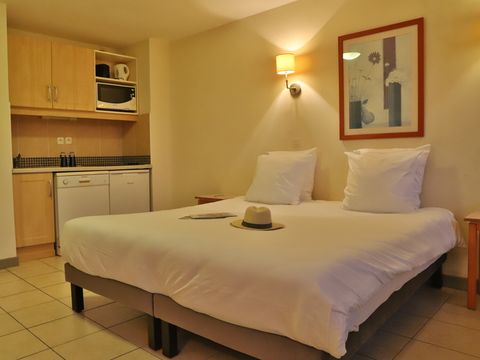 STUDIO 2 personnes - 1 lit double - D1