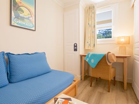 Chambre 4 personnes - 2 pièces (Séjour + Petit-déjeuner)