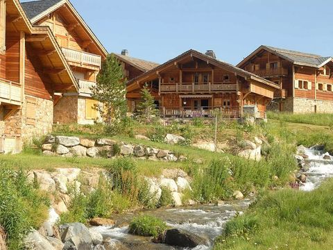 Madame Vacances - La Résidence Les Chalets de L'Altiport   - Camping Isère