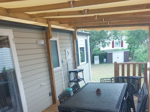 MOBILHOME 8 personnes - 008 (3 chambres, 2 salle d'eau) - Clim, TV, Lave-vaisselle - Terrasse couverte