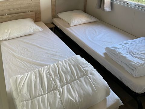 MOBILHOME 8 personnes - 008 (3 chambres, 2 salle d'eau) - Clim, TV, Lave-vaisselle - Terrasse couverte