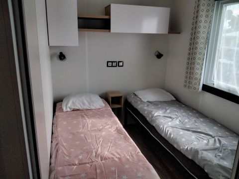 MOBILHOME 6 personnes - 3 chambres - 1 salle d'eau - (Clim, TV, Lave-linge) - Terrasse couverte