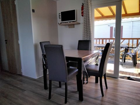 MOBILHOME 6 personnes - 3 chambres - 1 salle d'eau - (Clim, TV, Lave-linge) - Terrasse couverte