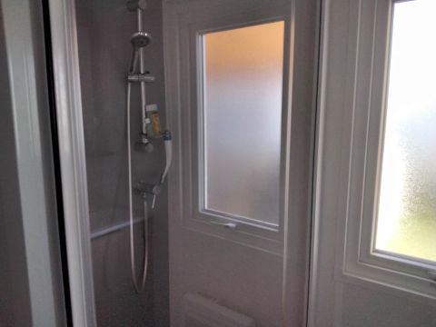 MOBILHOME 6 personnes - 3 chambres - 1 salle d'eau - (Clim, TV, Lave-linge) - Terrasse couverte