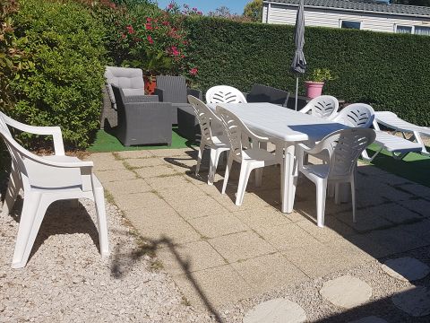 MOBILHOME 5 personnes - 2 chambres - 1 salle d'eau - (Clim, TV, Lave-vaisselle, Lave-linge) - Terrasse fermée couverte - 011