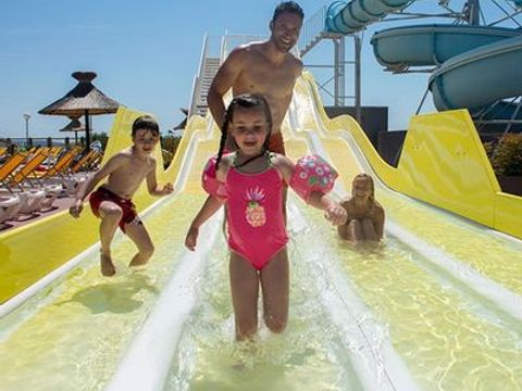 Tour Opérateur et particuliers sur camping Le Lac des Rêves - Fun Pass non inclus - Camping Hérault - Image N°2
