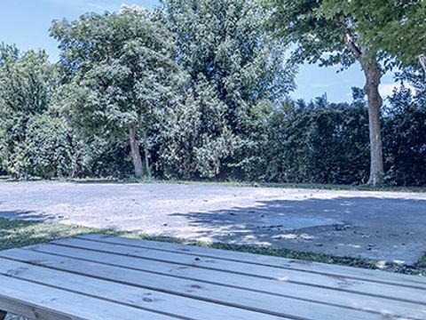 Emplacement - Une personne avec moto ou vélo