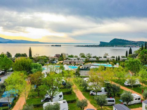 Emplacement - Pitch XL Pool (Campervans/Roulotte + electricity 10A + water point), 110/120 m2