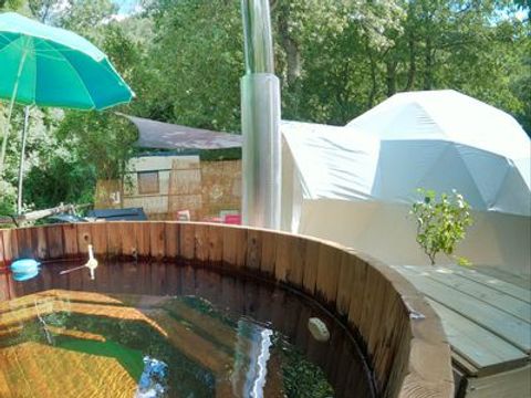 HÉBERGEMENT INSOLITE 4 personnes - Dôme et bain finlandais  4 personnes - BuccoliK