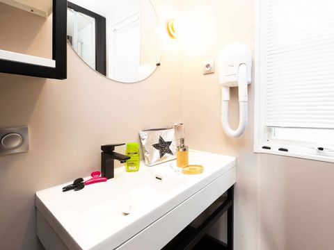MOBILHOME 4 personnes - Cottage 33m² Confort - 2 chambres + Terrasse semi-couverte + TV + 2SDB + Vue Lac 4 pers