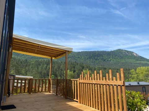 Mobilhome 6 personnes - Cottage 40m² Confort - 3 chambres - Terrasse semi-couverte - TV - 2 salles de bain - Vue Lac