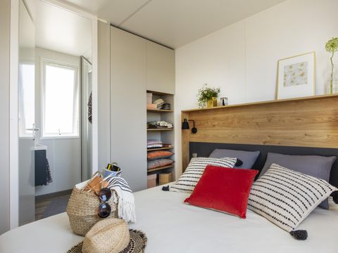 Mobilhome 6 personnes - Cottage 40m² Confort - 3 chambres - Terrasse semi-couverte - TV - 2 salles de bain - Vue Lac