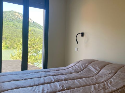 Villa 2 personnes - 58 m² Confort - 1 chambre - Terrasse Vue Lac - Clim - TV