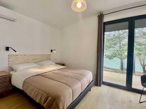 VILLA 6 personnes - Villa 116m² Premium - 3 chambres + Terrasse Vue Lac + TV + 2SDB + SPA + LV 6 pers