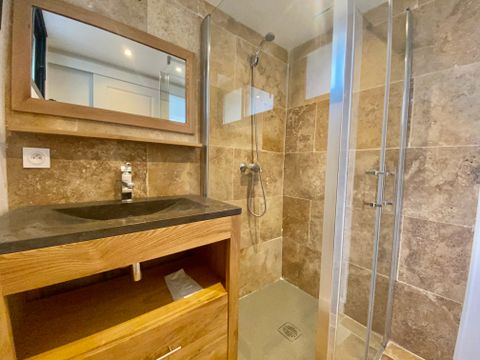 VILLA 6 personnes - Villa 116m² Premium - 3 chambres + Terrasse Vue Lac + TV + 2SDB + SPA + LV 6 pers