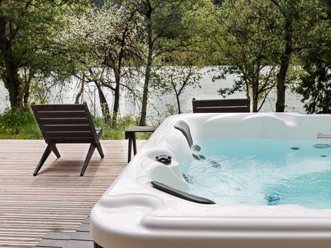 Villa 6 personnes - 116 m² Premium - 3 chambres - Terrasse Vue Lac - CLIM - TV - 2 salles de bain - SPA - Lave-vaisselle