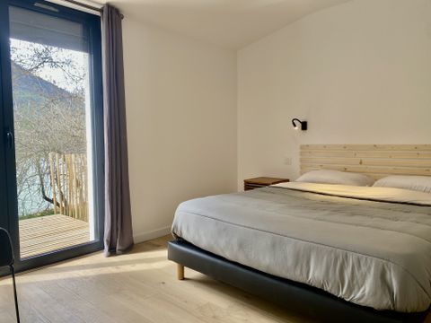 Villa 6 personnes - 116 m² Premium - 3 chambres - Terrasse Vue Lac - CLIM - TV - 2 salles de bain - SPA - Lave-vaisselle