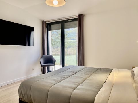 Villa 6 personnes - 116 m² Premium - 3 chambres - Terrasse Vue Lac - CLIM - TV - 2 salles de bain - SPA - Lave-vaisselle