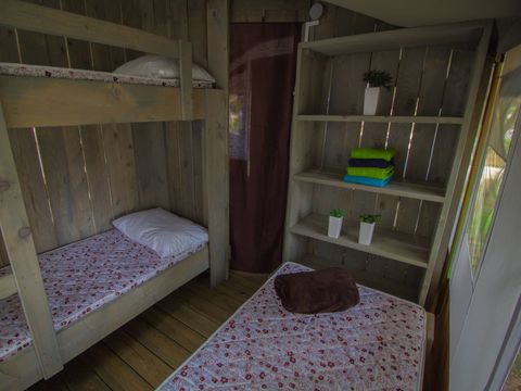 Tente en toile et en bois 5 personnes - Luxury safari tent sanitaire