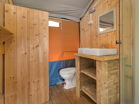 TENTE TOILE ET BOIS 6 personnes - Naturiste Ulika - Tente Safari + sanitaires + air conditionné (6P)