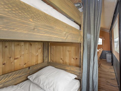 Tente en toile et en bois 4 personnes - Naturiste Ulika - Tente Safari + sanitaires + air conditionné (6P)