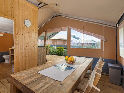 TENTE TOILE ET BOIS 6 personnes - Naturiste Ulika - Tente Safari + sanitaires + air conditionné (6P)