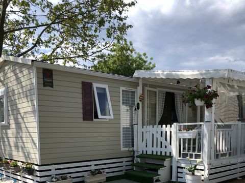 MOBILHOME 6 personnes - 001 (3 chambres, 2 salle d'eau) - Clim, TV, Lave-vaisselle, Lave-linge - Terrasse