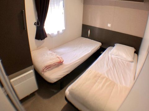 MOBILHOME 6 personnes - 001 (3 chambres, 2 salle d'eau) - Clim, TV, Lave-vaisselle, Lave-linge - Terrasse