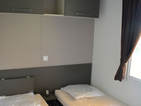 MOBILHOME 8 personnes - 003 (3 chambres, 2 salle d'eau) - Clim, TV, Lave-vaisselle, Lave-linge - Terrasse