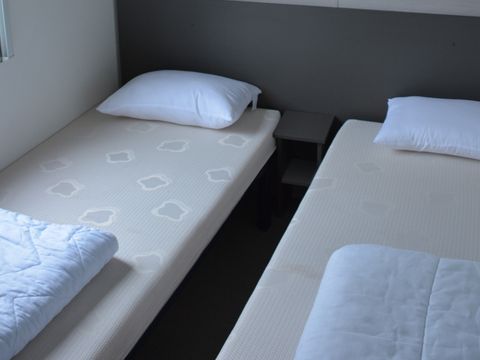 MOBILHOME 8 personnes - 003 (3 chambres, 2 salle d'eau) - Clim, TV, Lave-vaisselle, Lave-linge - Terrasse