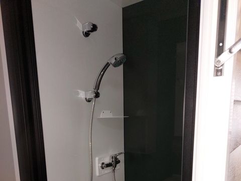 MOBILHOME 4 personnes - 004 (2 chambres, 2 salle d'eau) - Clim, TV, Lave-vaisselle, Lave-linge - Terrasse