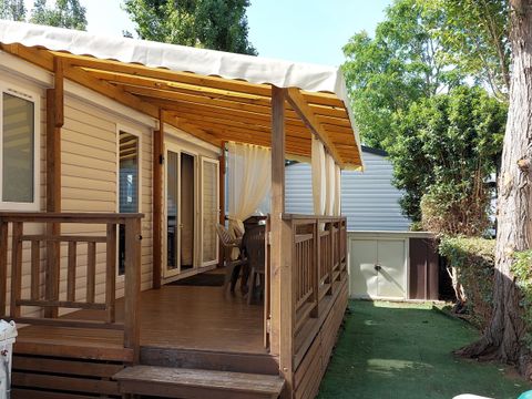 MOBILHOME 4 personnes - 004 (2 chambres, 2 salle d'eau) - Clim, TV, Lave-vaisselle, Lave-linge - Terrasse