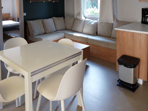 MOBILHOME 4 personnes - 004 (2 chambres, 2 salle d'eau) - Clim, TV, Lave-vaisselle, Lave-linge - Terrasse