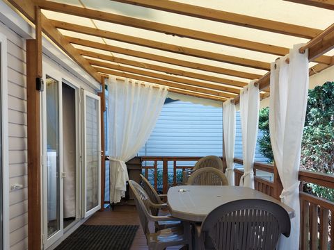 MOBILHOME 4 personnes - 004 (2 chambres, 2 salle d'eau) - Clim, TV, Lave-vaisselle, Lave-linge - Terrasse