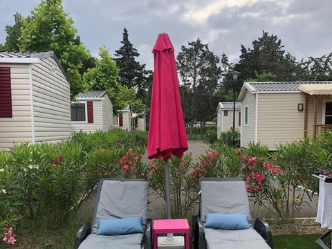 MOBILHOME 6 personnes - 005 (3 chambres, 2 salle d'eau) - Clim, TV, Lave-vaisselle, Lave-linge - Terrasse