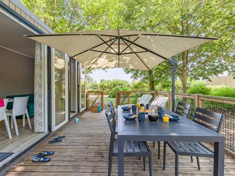 MOBILHOME 4 personnes - Comfort | 2 Ch. | 4 Pers. | Terrasse surélevée non couverte | Clim. | TV