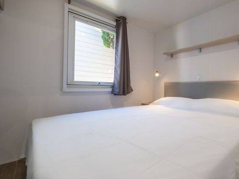 MOBILHOME 6 personnes - Mobil-home | Classic | 3 Ch. | 6 Pers. | Terrasse surélevée non couverte | 2 SDB | Clim. | TV