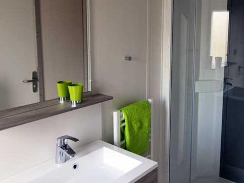 MOBILHOME 2 personnes - Suite : 1 chambre + cuisine -