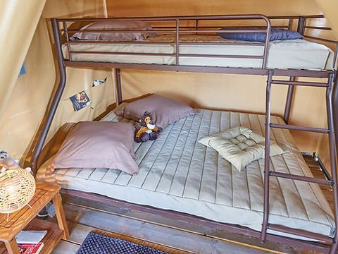 Tente en toile et en bois 5 personnes - ECOLODGE - petit déjeuner, draps et linge inclus - pas decuisine - sanitaire commun