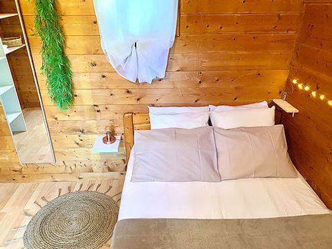 CHALET 2 personnes - PETIT - petit déjeuner, draps et linge inclus - sanitaire communs