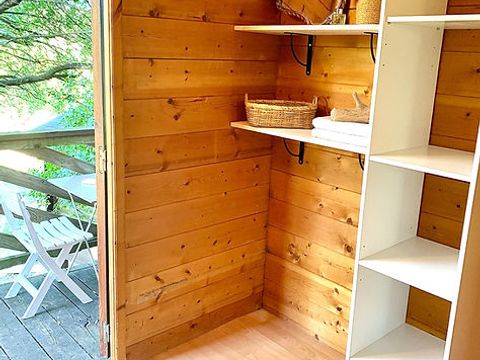 CHALET 2 personnes - PETIT - petit déjeuner, draps et linge inclus - sanitaire communs