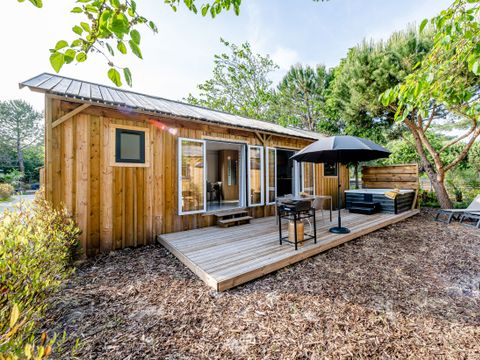 MOBILHOME 4 personnes - Cabane Premium 3 Pièces 4 Personnes Jacuzzi + Climatisé + TV