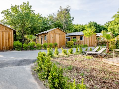 MOBILHOME 6 personnes - Cabane Premium 4 Pièces 6 Personnes Jacuzzi + Climatisé + TV