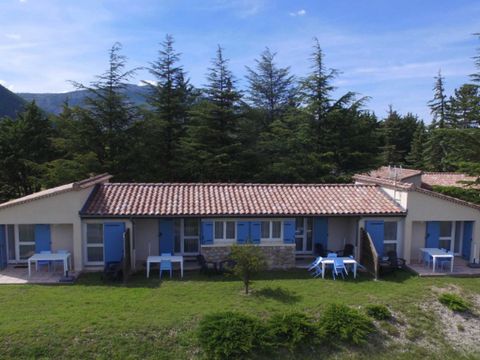 GÎTE 5 personnes - CALADE avec un balcon