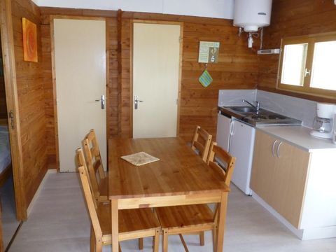 CHALET 4 personnes - Chalet Standard 25m² (2 chambres) 2 adultes et 2 enfants- Terrasse couverte 10m² - Sans sanitaires 4 pers